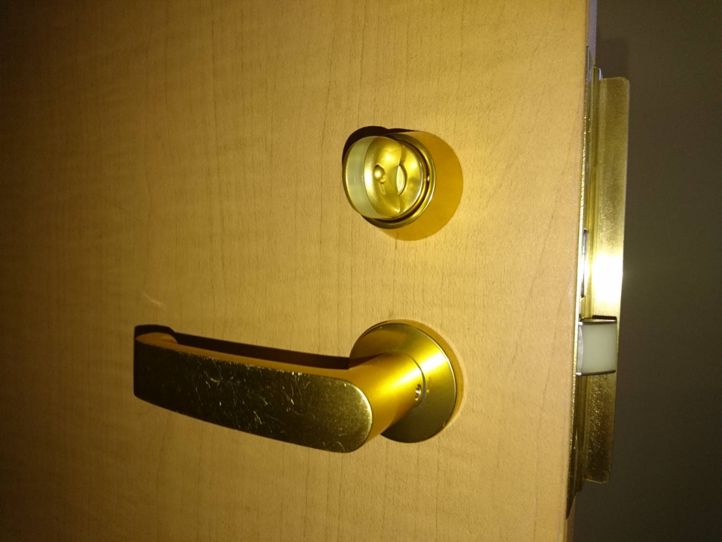 鍵穴にイタズラ 鍵が回らない玄関の鍵開け 玄関や車 バイクの鍵トラブルによる鍵開けや紛失鍵作成が格安な鍵屋