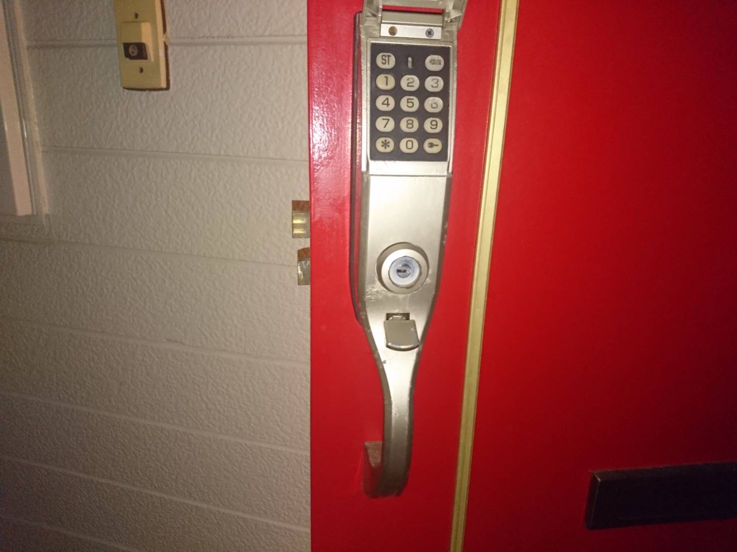 玄関の電子錠が開かない Edロック2の鍵開け 玄関や車 バイクの鍵トラブルによる鍵開けや紛失鍵作成が格安な鍵屋